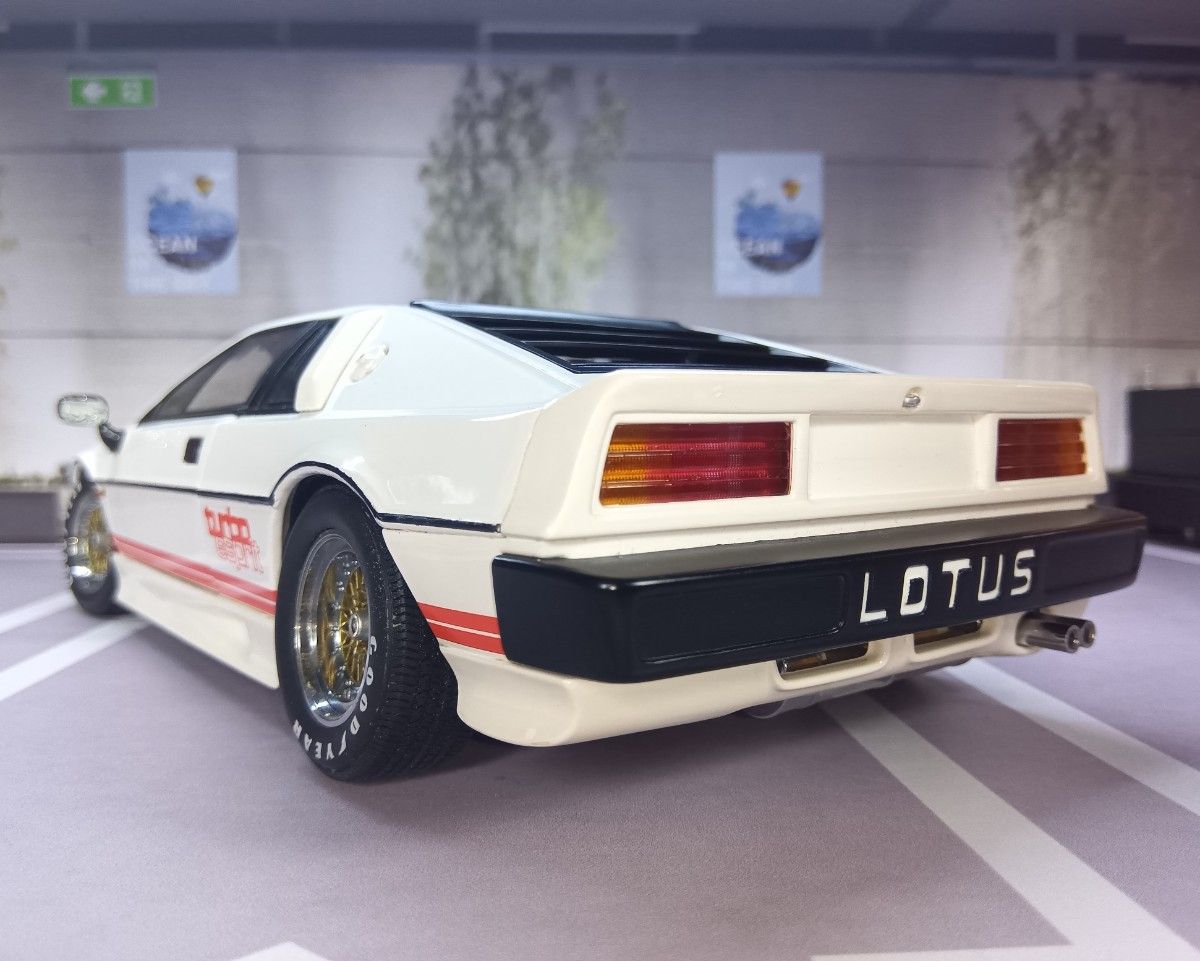 ジャンク オートアート製 1/18 Lotus Esprit ジャンク オートアート製 1/18 Lotus Esprit|Yahoo!フリマ(旧