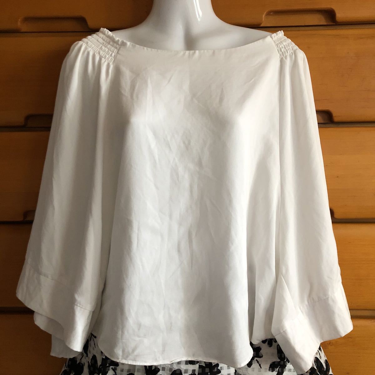 ローリーズファーム トップス 国内在庫 大人も着やすいシンプルファッション 白 モモンガ袖 新品
