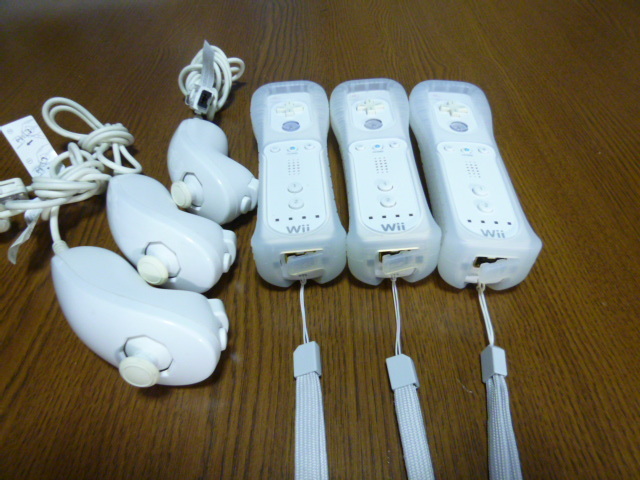 RSJN064【即日発送　送料無料】Wii リモコン　ジャケット ストラップ 3個セット　ホワイト （動作良好 クリーニング済)