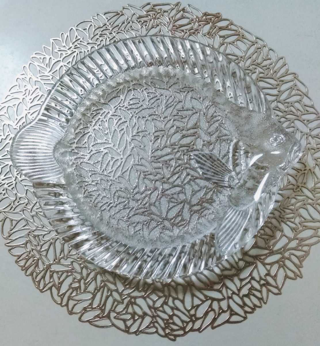 即決 新品 カレイ ガラス製 ヒラメ 刺身皿 和皿 大きな 大皿 平目 昭和レトロ 皿 美しい 鮃 激安人気新品 美しい