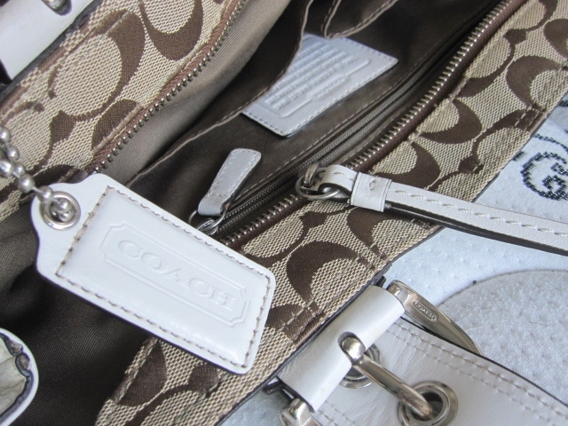 新品同様 COACH バッグ 軽量 免税店 極美品 コーチ ショルダー Brand 美品 シグネチャー正規品 coach ロゴbag 白 レア 海外限定bag 特 得