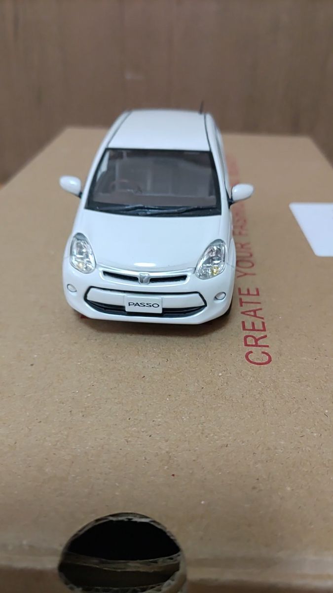 非売品 トヨタ パッソ カラーサンプル 1/30 ミニカー ユキ (PASSO専用色)