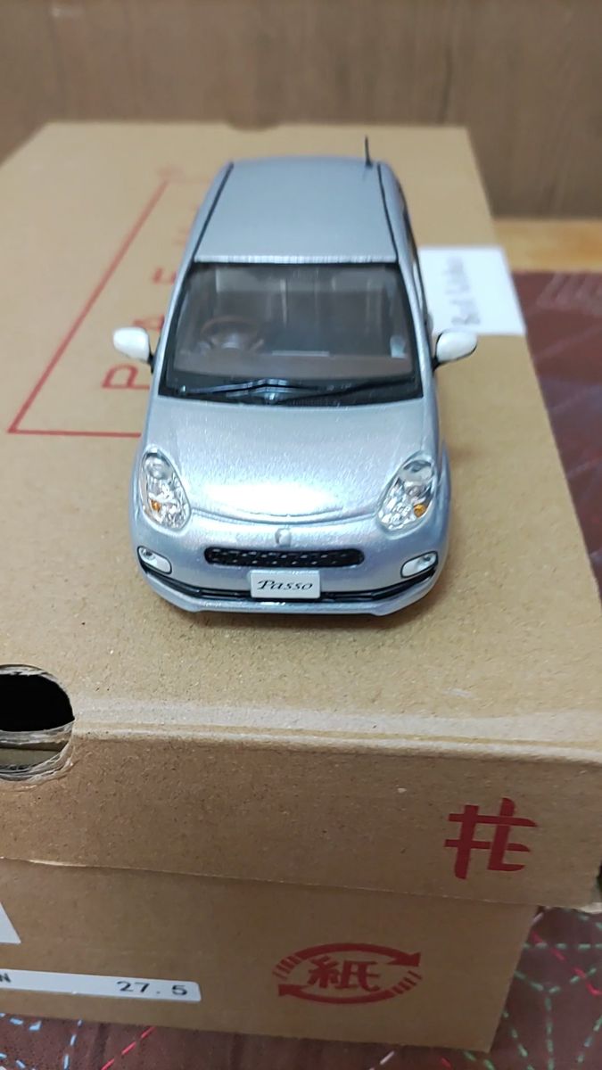 非売品 トヨタ パッソ カラーサンプル 1/30 ミニカー カガミメタリック