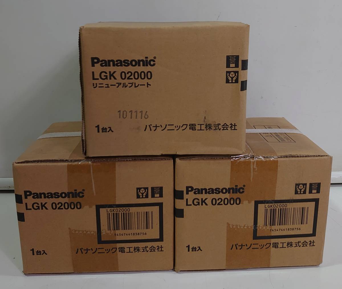 □[未使用未開封] パナソニック照明器具（Panasonic） リニューアルプレート（埋込穴変換） LGK02000 3台セット_画像2