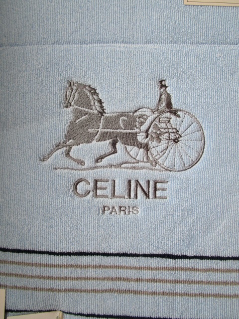 ＃ＣＥＬＩＮＥ「セリーヌ★合繊掛ふとん（キルトケット）ブルー　丸洗いＯＫ～サイズ１４０ｃｍ×１９０ｃｍ」～外箱に傷みあり