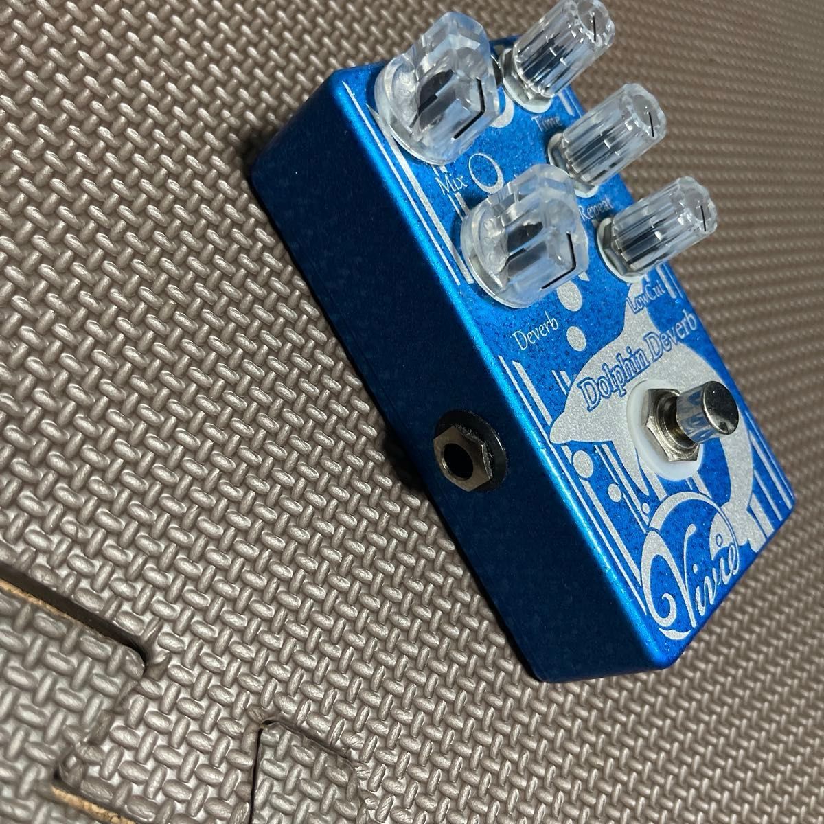 Vivie Dolphin Deverb 限定色 ギターエフェクター Vivie Dolphin Deverb 限定色 ギターエフェクター|Yahoo!フリマ