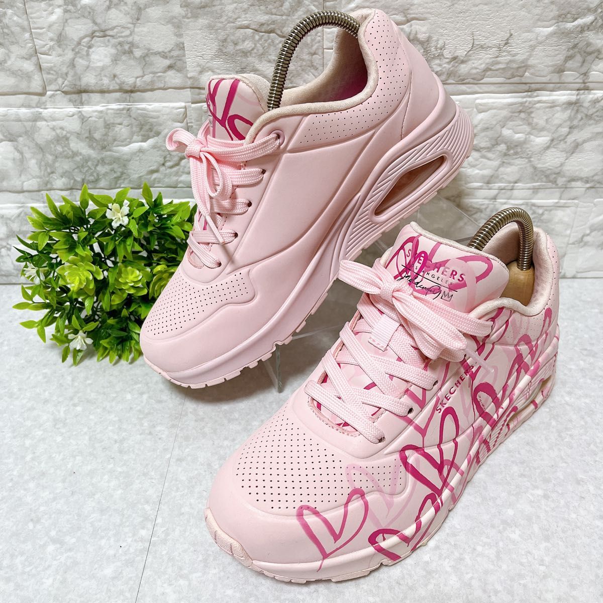 極美品 スケッチャーズ ハート柄スニーカー 23cm レア・極美品】SKECHERS スケッチャーズ スニーカー ピンク