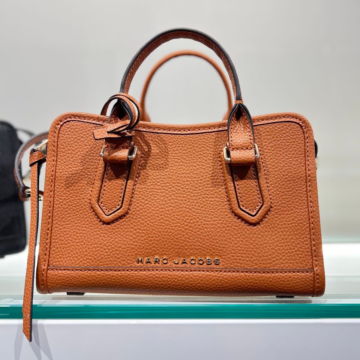 セール☆Marc Jacobsロゴスモール2wayサッチェルバッグ 本物】SALE Marc Jacobs small サッチェルバッグ|Yahoo!フリマ