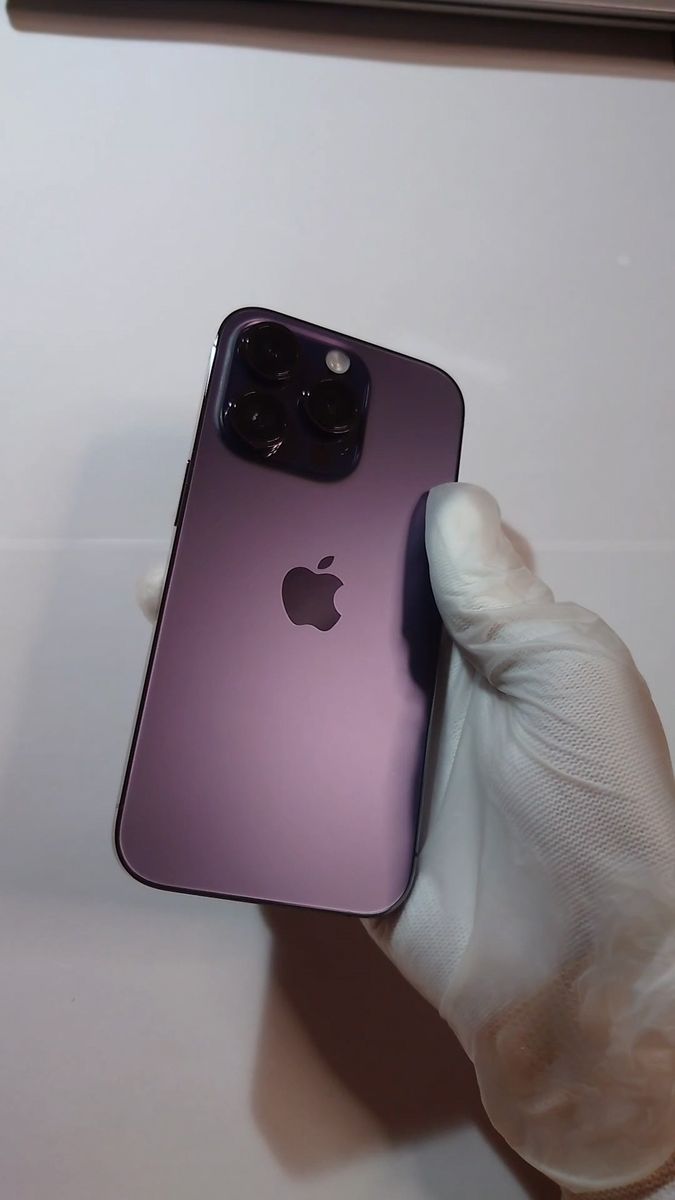 新古品 iPhone14 Pro ケース付き