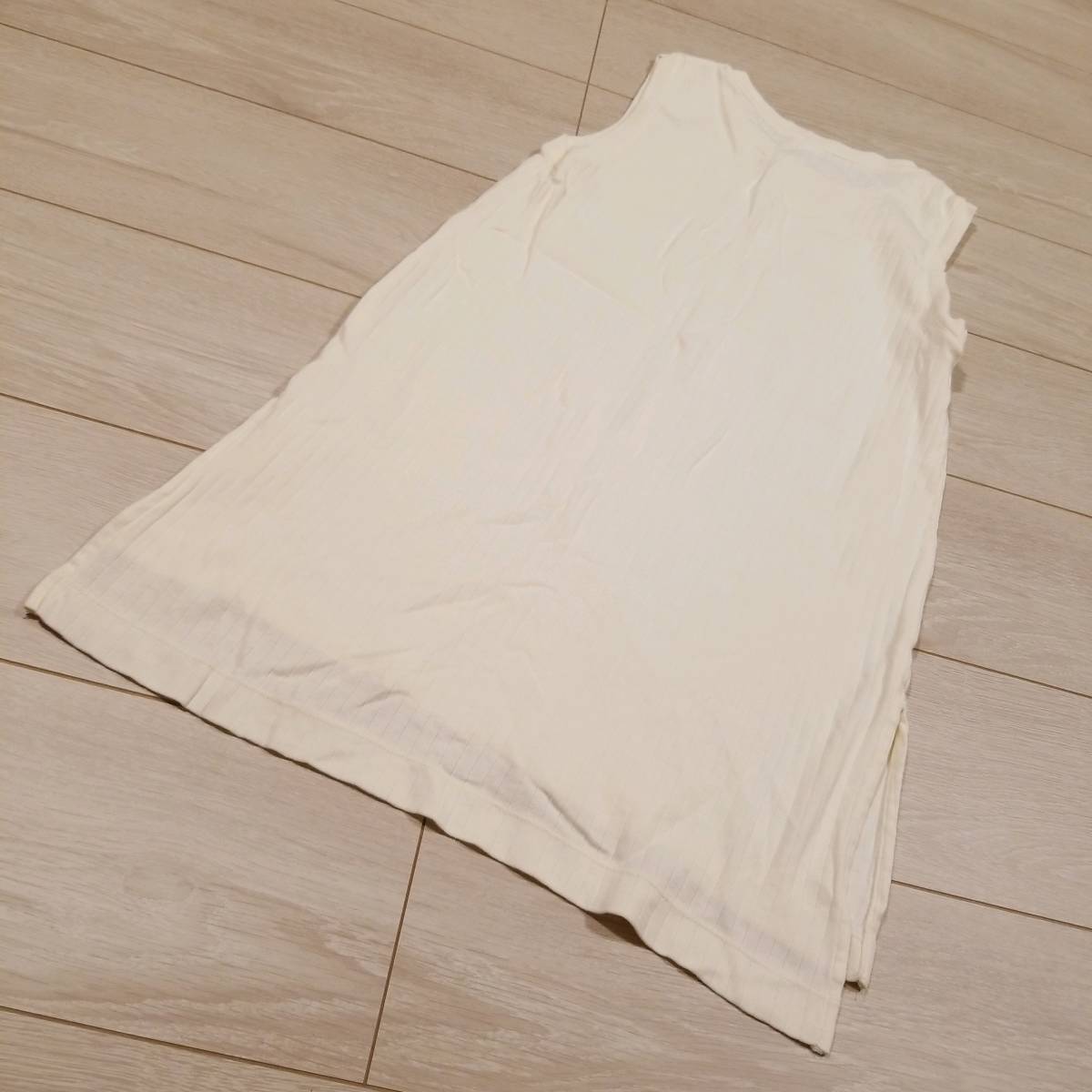 Paypayフリマ K449 Uniqlo ユニクロ タンクトップ M レディース ノースリーブ シャツ カットソー 白系 綿100 コットン リブ スリット Paypayフリマ K449 Uniqlo ユニクロ タンクトップ M レディース ノースリーブ シャツ カットソー 白系 綿100 コットン リブ スリット