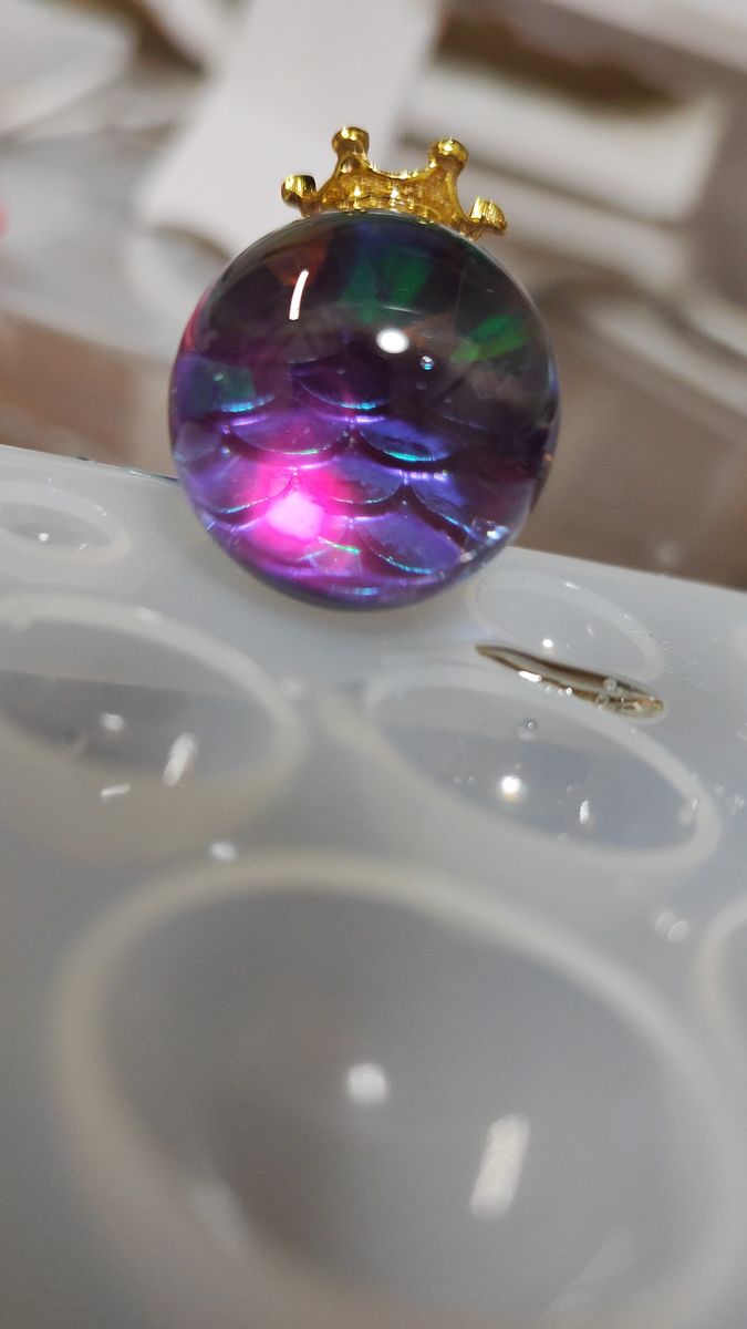 【ハンドメイド】龍の鱗玉 レジンキーホルダー アクセサリー 紫