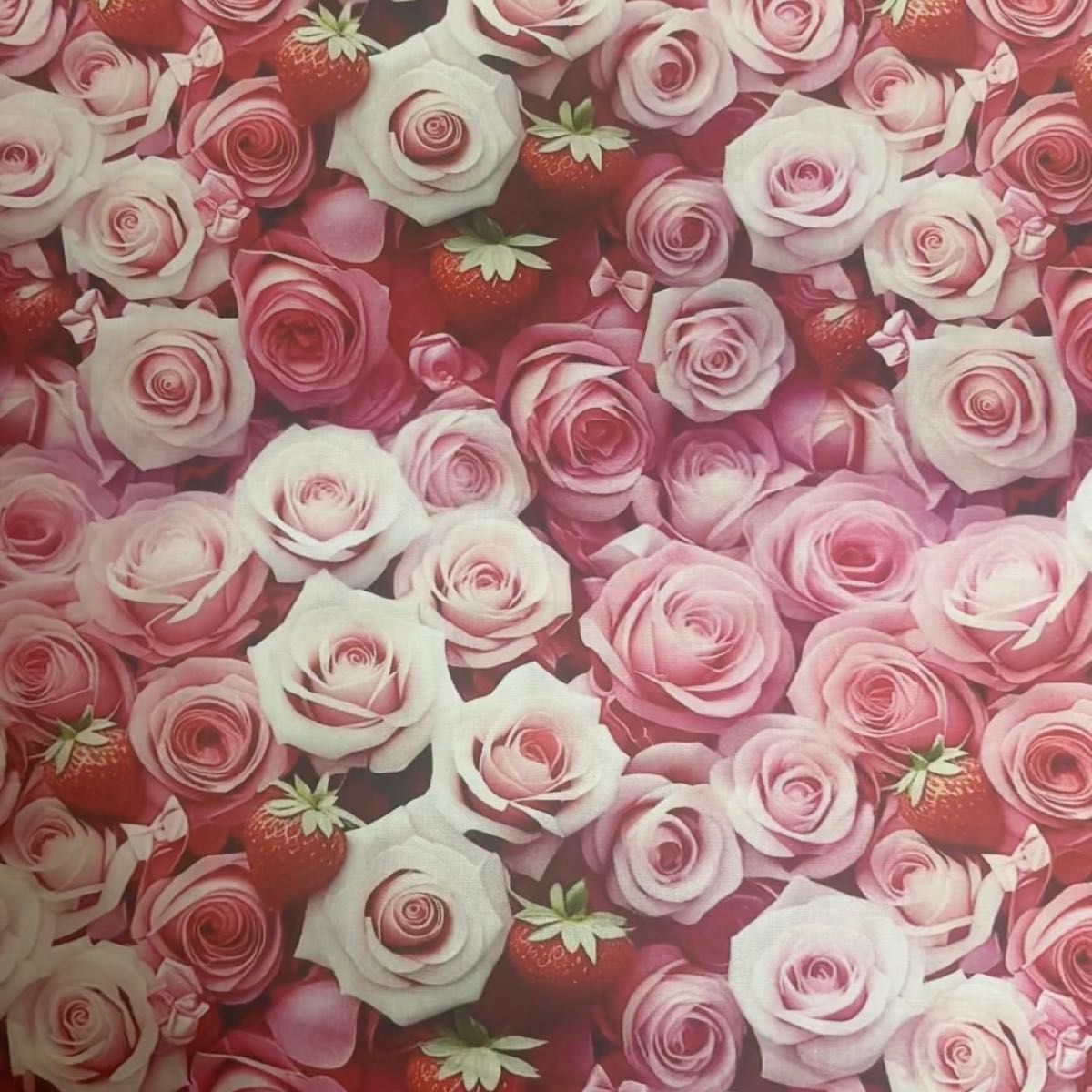 長さ100cm*110cm(幅)夏新柄 立体感いちごピンク薔薇花柄パールラインストーン コットンプリント生地シーチングハギレ生地