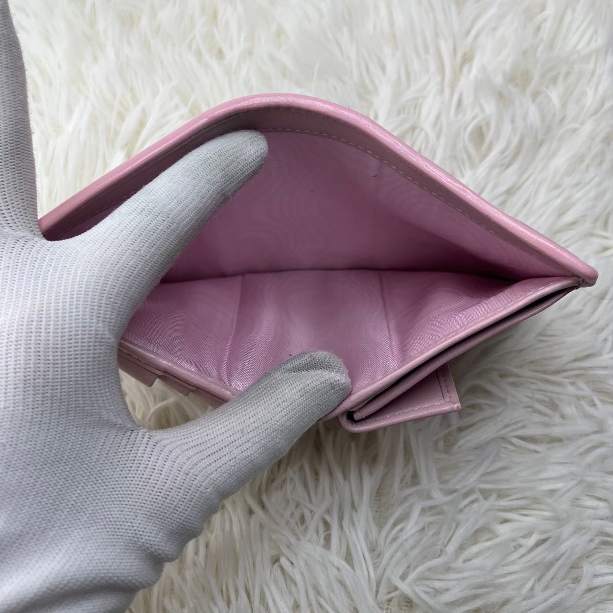 ミュウミュウ マテラッセ 二つ折り財布 現行 金ロゴ RIFD ピンク 美品 ミュウミュウ マテラッセ 二つ折り財布 現行 金ロゴ RIFD