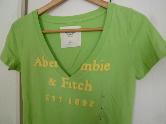 Abercrombie&Fitch/アバクロンビー＆フィッチ○黄緑ロゴワッペン深VネックTシャツM/半袖○T625_画像1