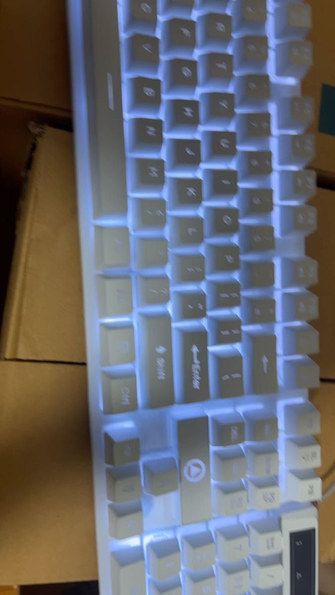 光るゲーミングキーボード