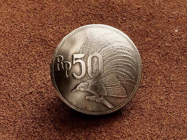 インドネシア 50ルピア コインコンチョ ヘアゴム ブレスレット（極楽鳥）古銭 小銭 シルバー アンクレット 硬貨 ループ 外貨 _画像2