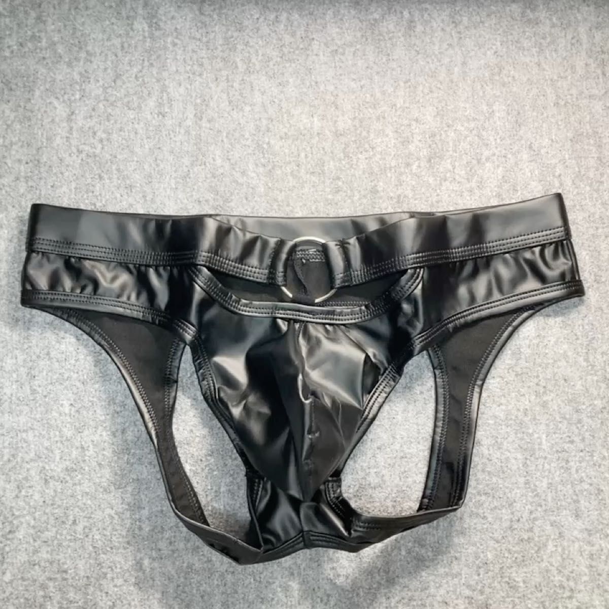 【MJocks】ジョックストラップ(ケツワレ) ブラック フェイクレザー 合皮 リング付き テカテカ素材 メンズ Lサイズ
