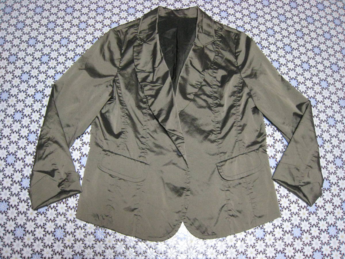 ｋ.ｔ　 大きいサイズ　シルク混、ゴールド（玉虫色）系の素敵なジャケット　４４　美品_フラッシュ当ていません。