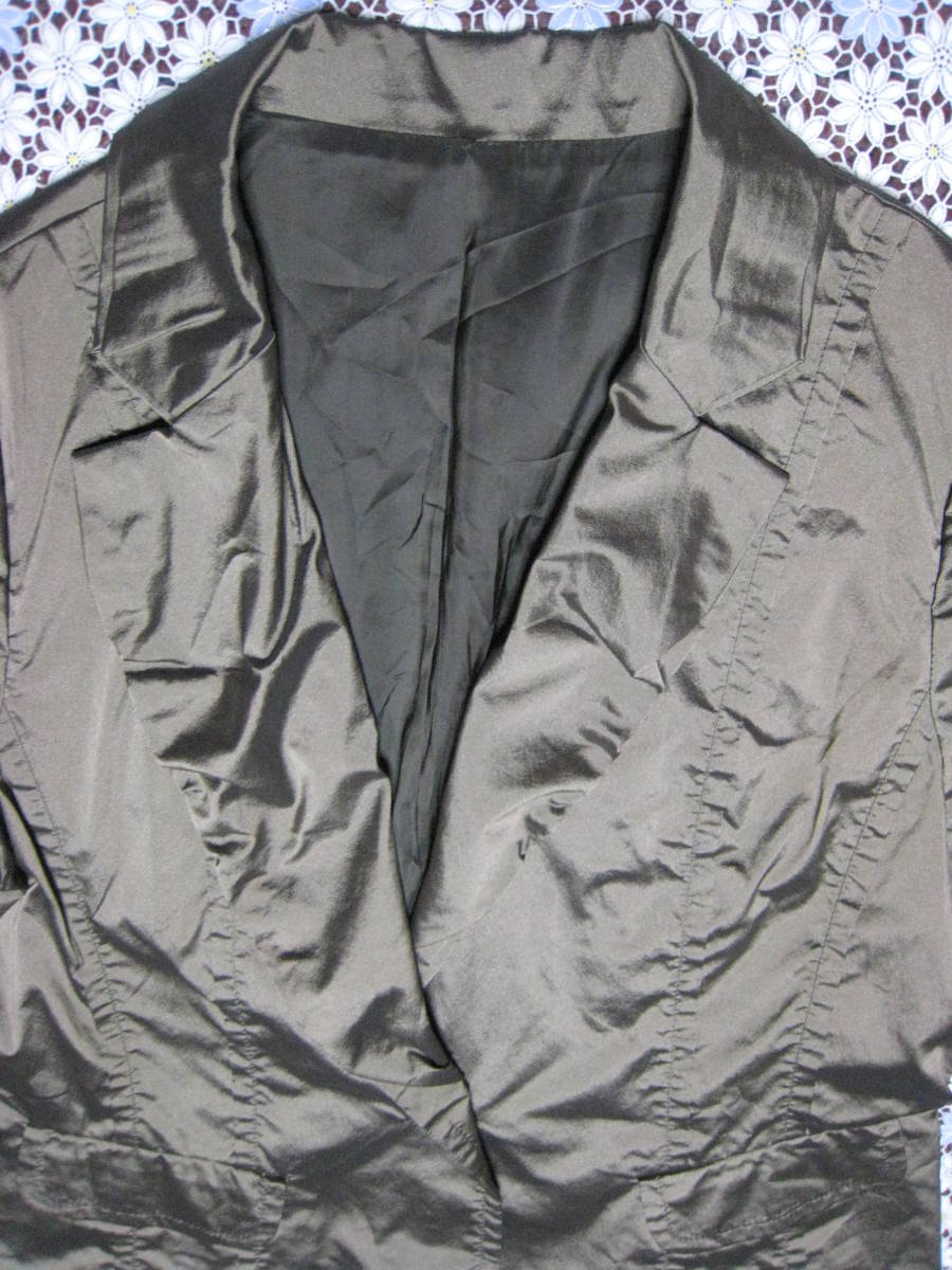 ｋ.ｔ　 大きいサイズ　シルク混、ゴールド（玉虫色）系の素敵なジャケット　４４　美品_この画像が実物に近い色です。