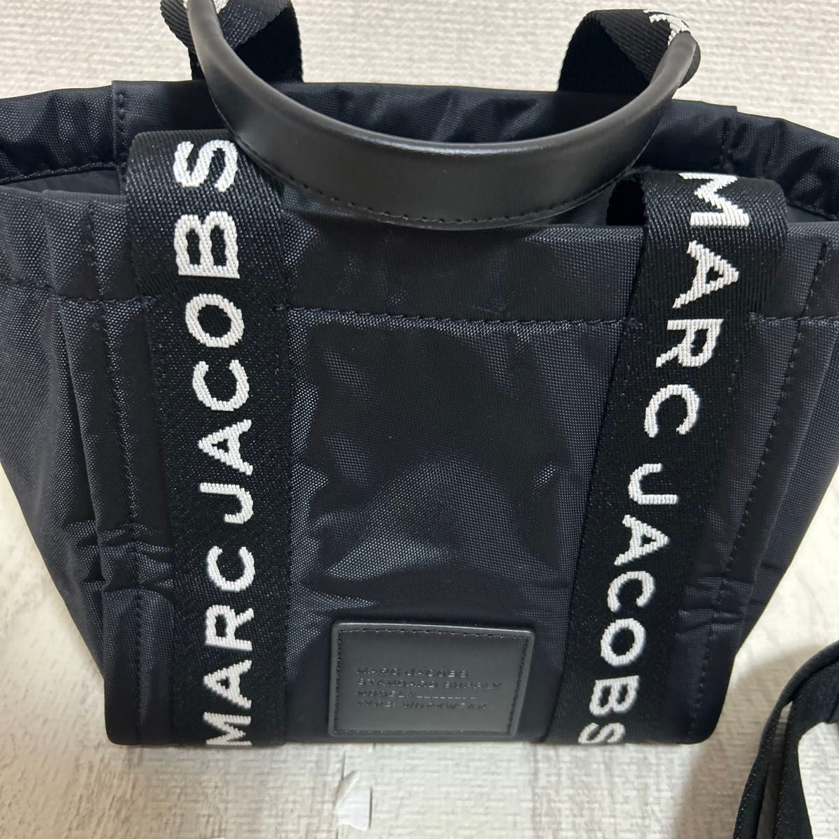 Marc Jacobs ミニトートバッグ ブラック SS25 MARC JACOBS ミニトートバッグ ブラック|Yahoo!フリマ(旧