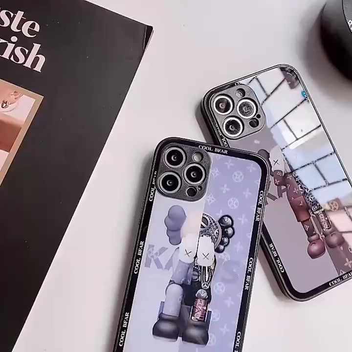 iPhone13proMAX用 スマホケース KAWS風 グレー ピカピカ タイプ 新品 未使用 即発送