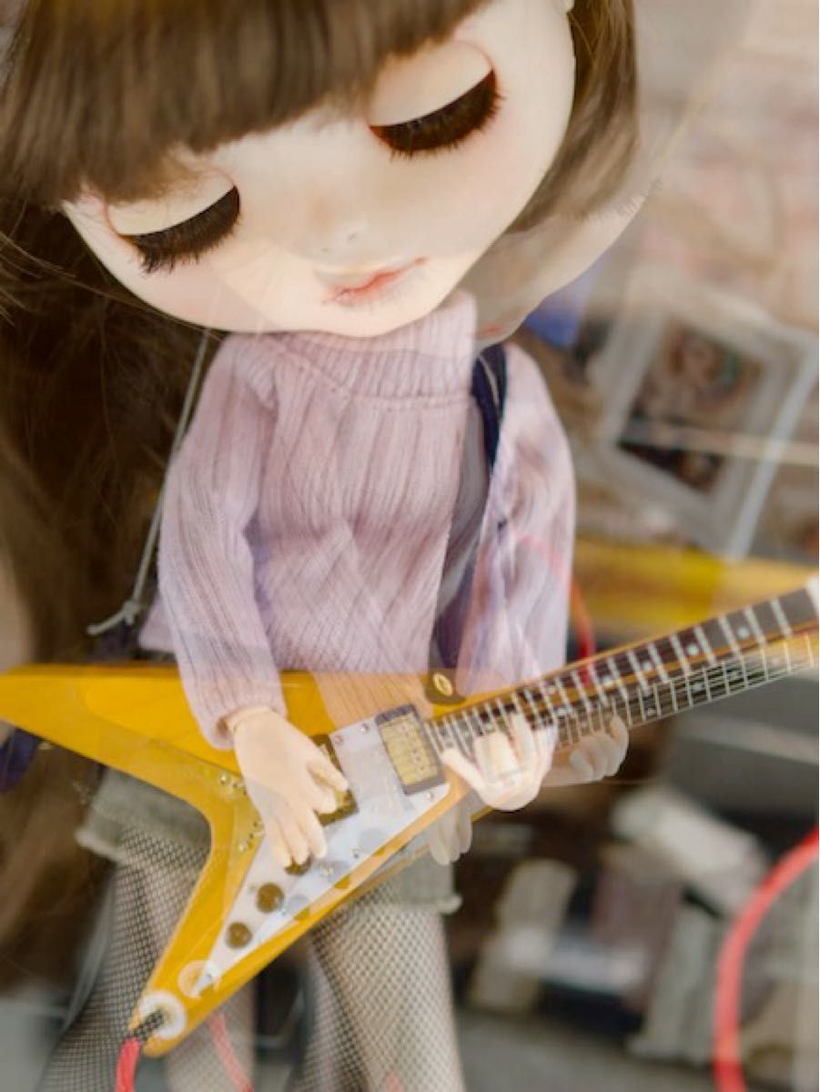 ミニチュアギター【ハンドメイド】 フライングV 15cm (1/6〜7サイズ)