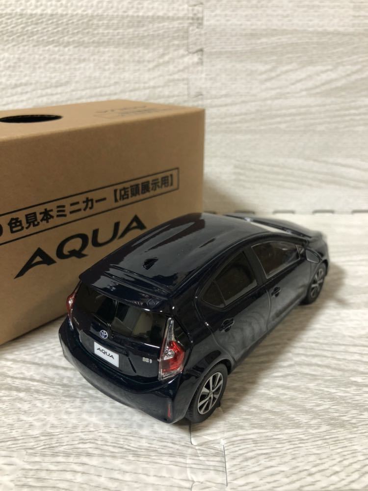 1/30 トヨタ 新型アクア カラーサンプル ミニカー 非売品 ブラキッシュアゲハガラスフレーク_画像2