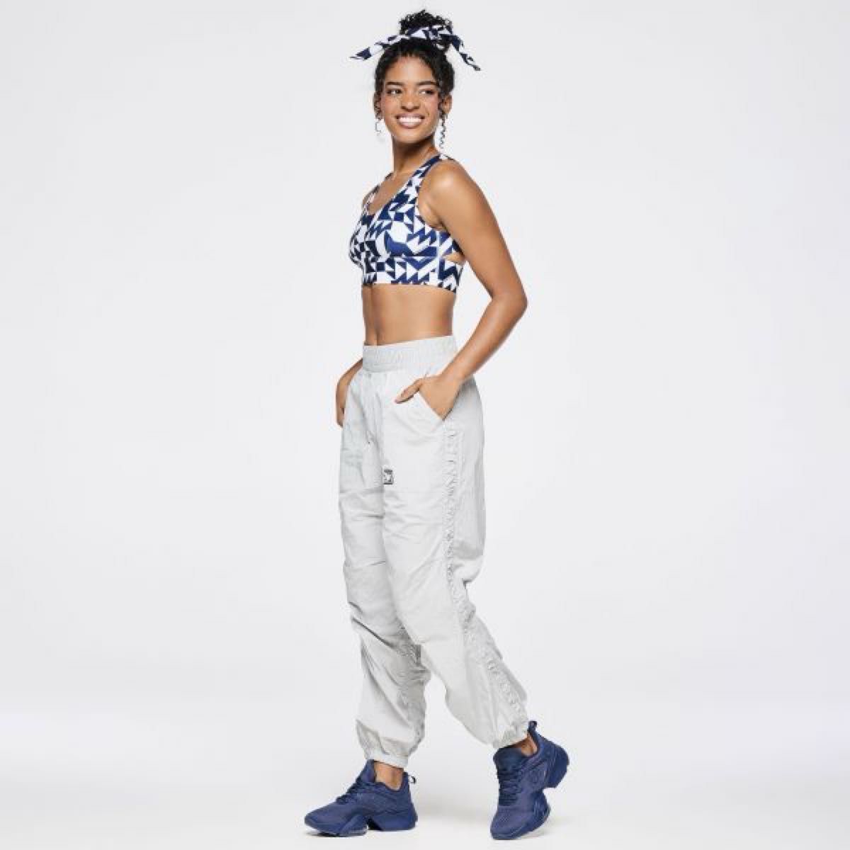 新作★ZUMBA★ズンバ正規品★新品未使用★人気のお色★カーゴパンツ★サイズМ 新品】新作 ズンバ zumba ウェア パンツ カーゴパンツ メンズ