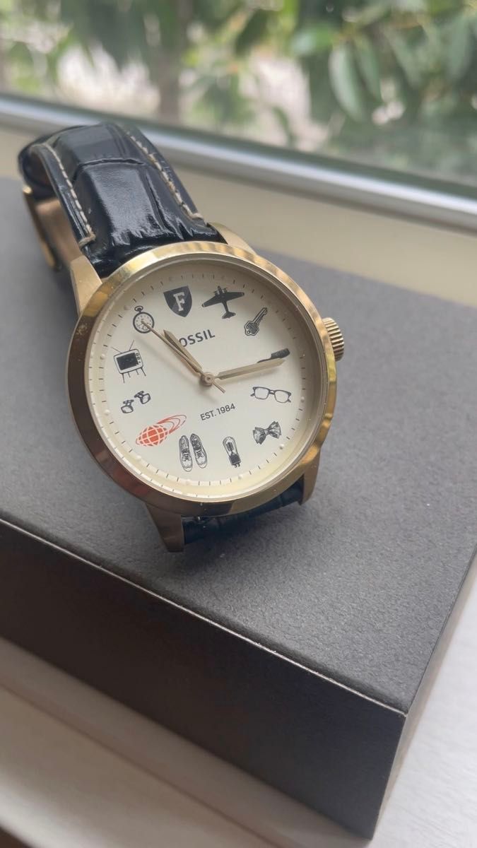 【電池新品】フォッシル腕時計40㎜イラストインデックス(*^_^*)