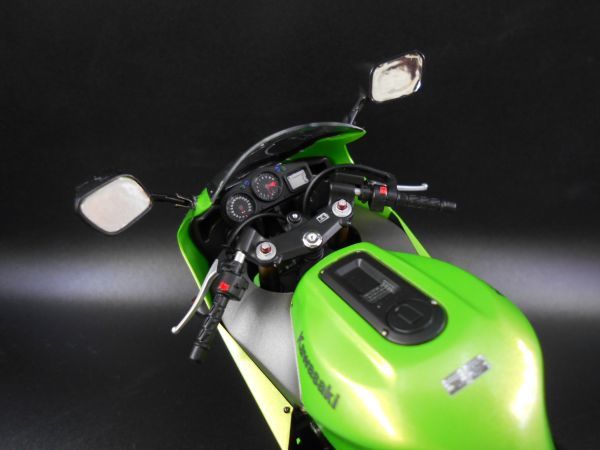 タミヤ製 1/12 KAWASAKI ZX-12R 来夢先輩仕様 塗装済み完成品_画像3