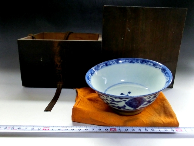 鉢□古伊万里染付花唐草碗時代箱入りお茶道具茶碗青華古美術時代物古箱