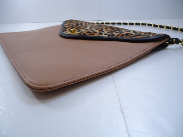 [KCM]ko3-7301171102-18# new goods #[ANOTHER BRANCH/ hole The -b lunch ] chain attaching clutch bag beige group × leopard print 
