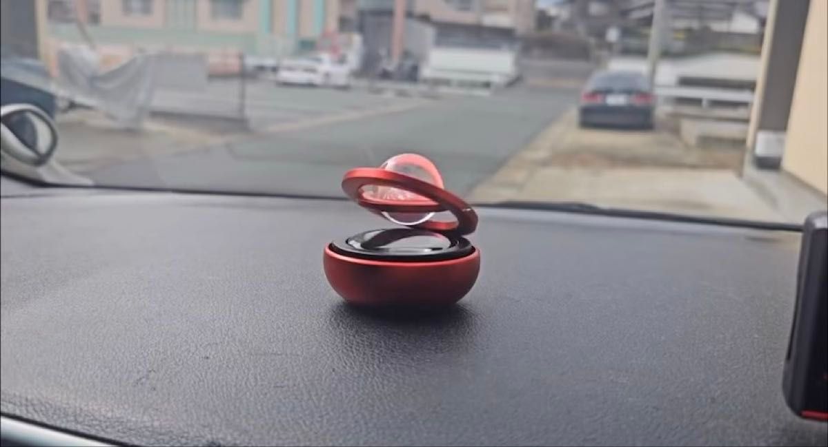 【ソーラー回転芳香剤】黒色(2枚目3枚目の写真)惑星モチーフ|車用アロマディフューザー/高級感ガラスデザイン/インテリアにも◎