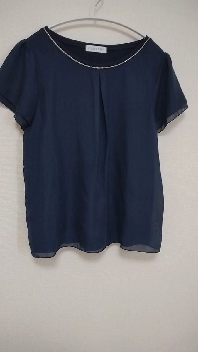 キラキラビジューのネイビートップス。L。