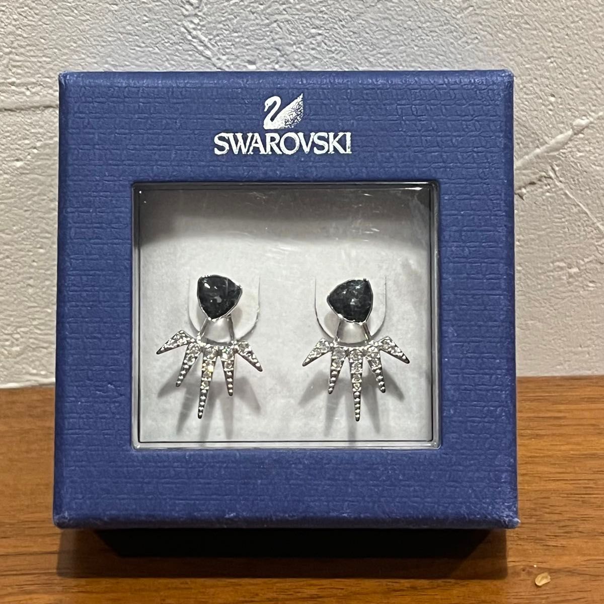 スワロフスキー ラインストーン ピアス スワロフスキーSWAROVSKI ブラッククリスタル×ラインストーン