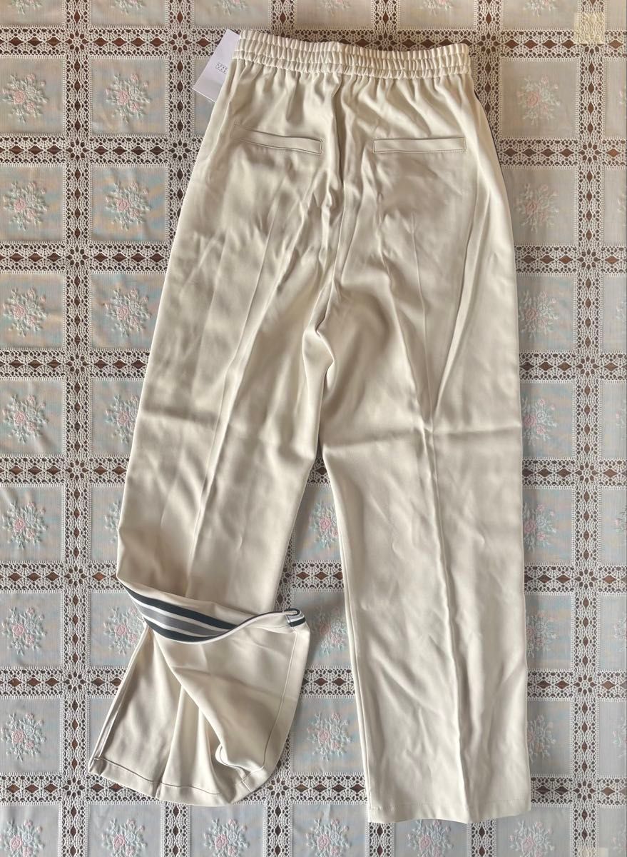 【新品・タグ付き】 LOWRYS FARM サイドラインパンツ