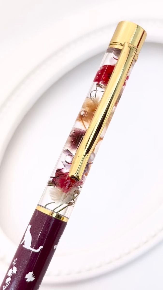猫柄ハーバリウムボールペン 本体小豆色×赤 ハンドメイド ドライフラワー 文房具 筆記用具 プレゼント 推し活 推しカラー