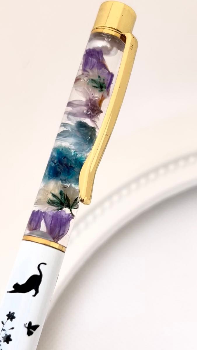 猫柄ハーバリウムボールペン 本体白×紫青ハンドメイド ドライフラワー 文房具 筆記用具 プレゼント 推し活 推しカラー