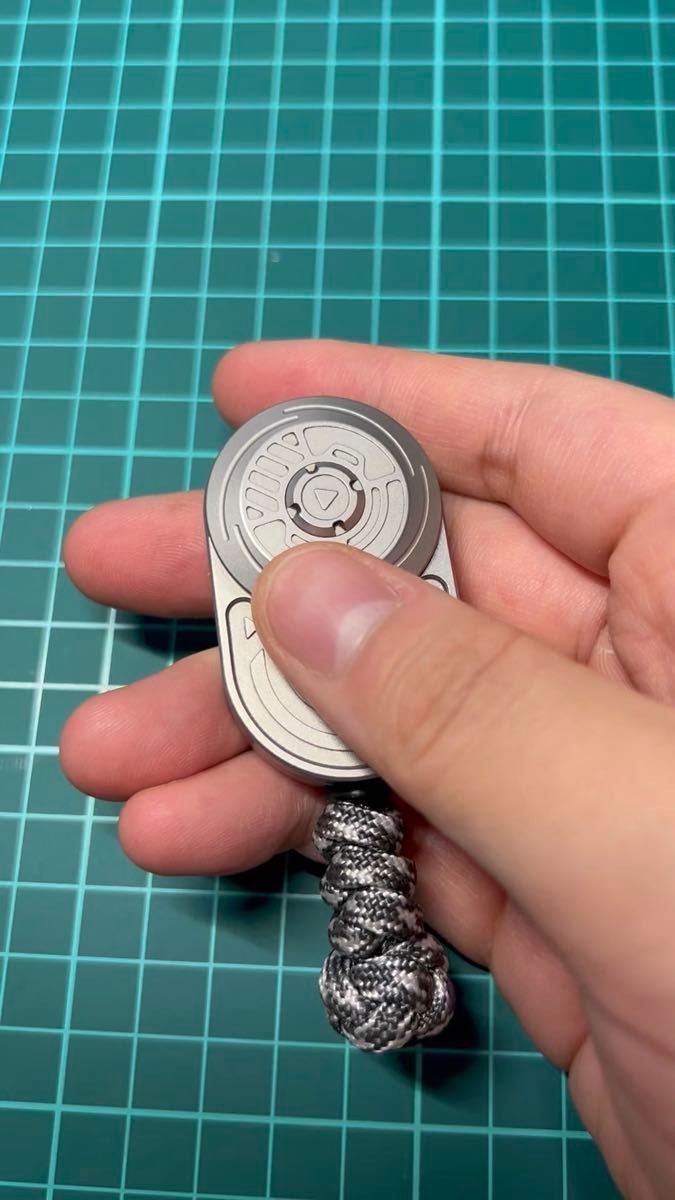 新品未開封 フィジェットトイ EDC 銃型 ガン 金属製 リロード zoom 新品未開封 フィジェットトイ EDC 銃型 ガン 金属製 リロード