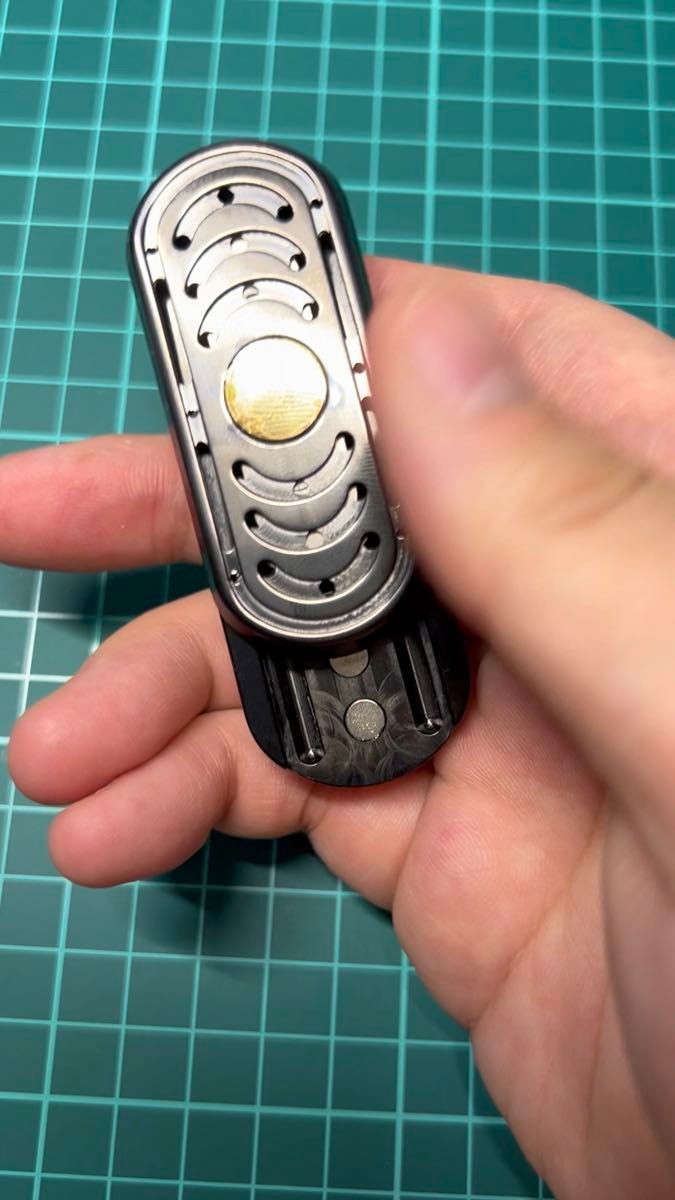 「正規品」ZD ダブルホイール音叉EDCフィジェットトイ 双音叉入り チタン製