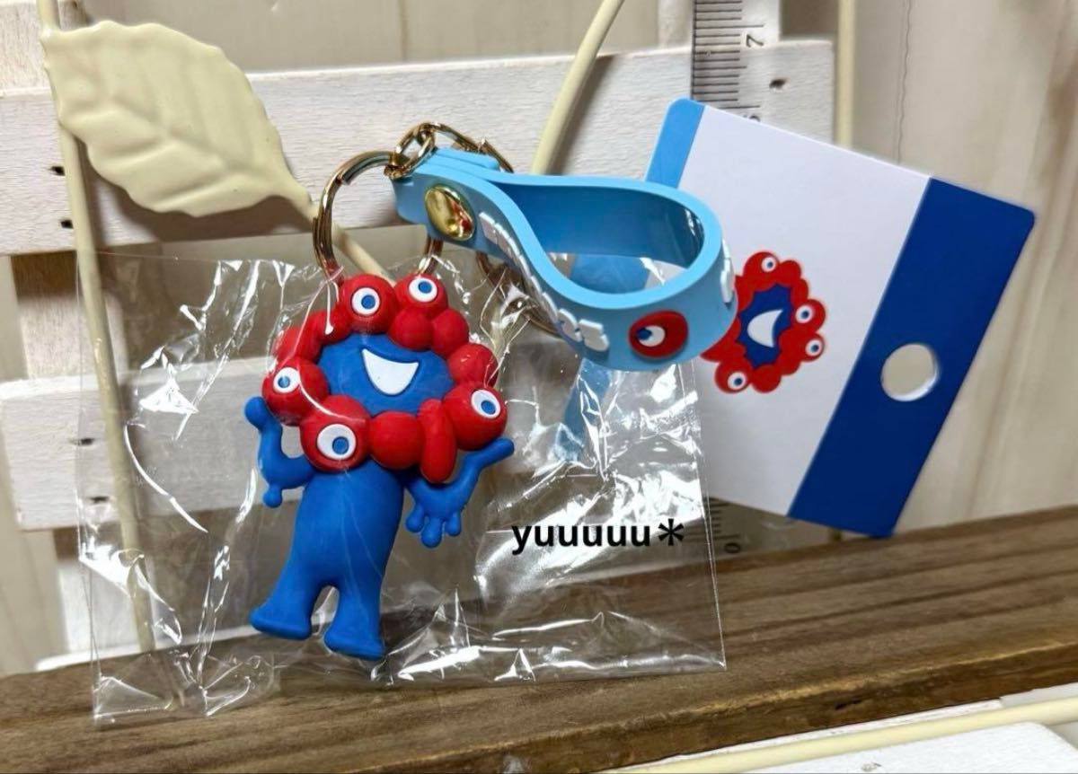 大阪　万博　ミャクミャク　立体キーホルダー 3種セット　会場限定 大阪 関西万博 ミャクミャク立体キーホルダー3体セット① - メルカリ