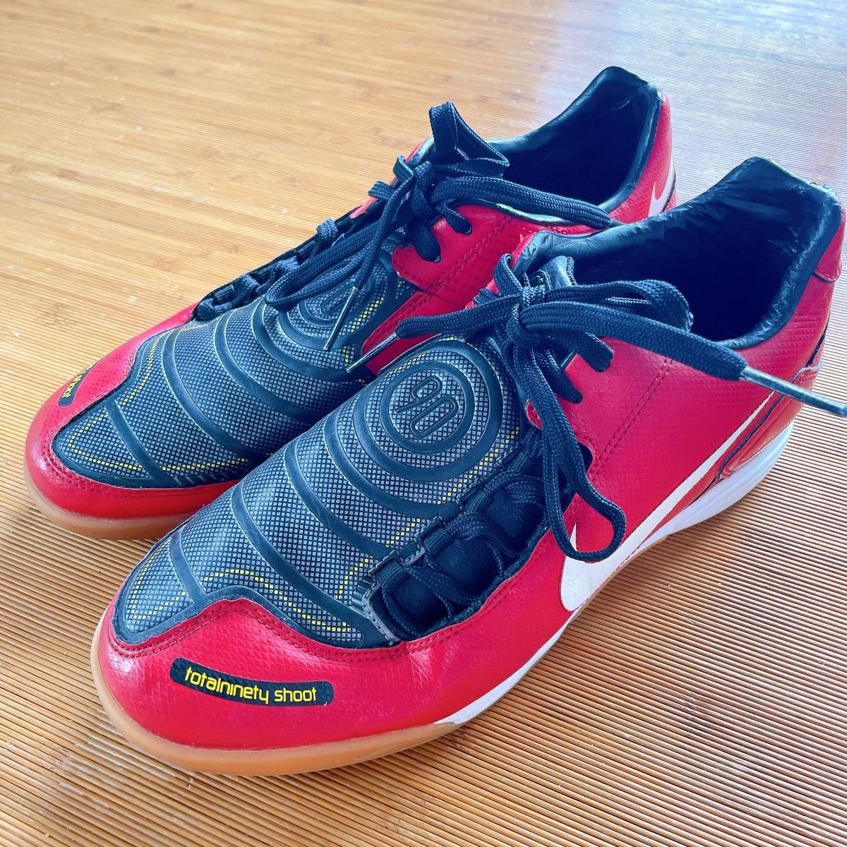 国内配送★NIKE★トータル 90 シューレースが魅力 Y2K 2色 Y2K Nike Total90 Shoot フットサルシューズ ナイキ トータル90