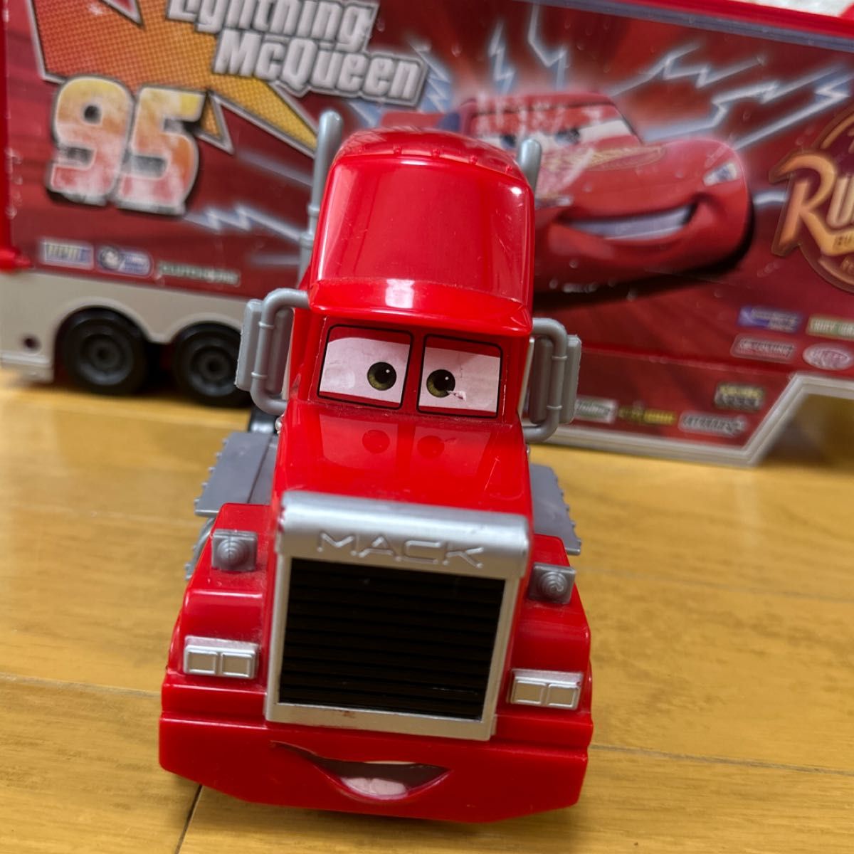 カーズ　たくさん乗せよう Amazon | トミカ カーズ たくさんのせよう!大きなマック | ミニカー