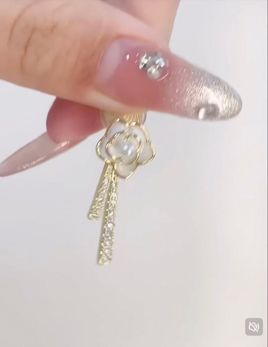 N238上品 カメリア 小粒パール キラキラ揺れるイヤリング 痛くない ブライダル 結婚式 おしゃれ 韓国 可愛い 通勤 二次会