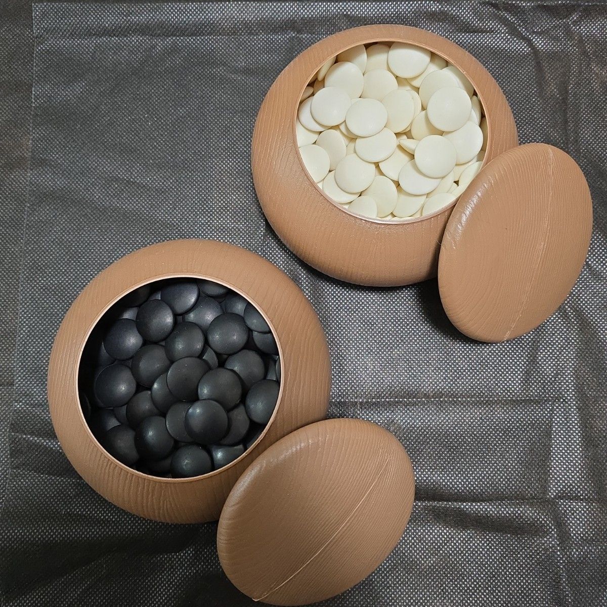 木製囲碁盤と白黒石セット 新品 木製19路囲碁盤セット(白黒石付き)|Yahoo!フリマ(旧
