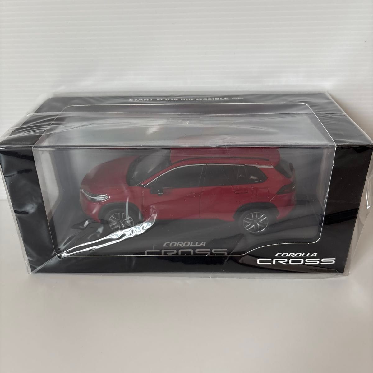 新型カローラクロス ミニカー カラーサンプル エモーショナルレッド【非売品】 トヨタ 新型カローラクロス ミニカー カラーサンプル