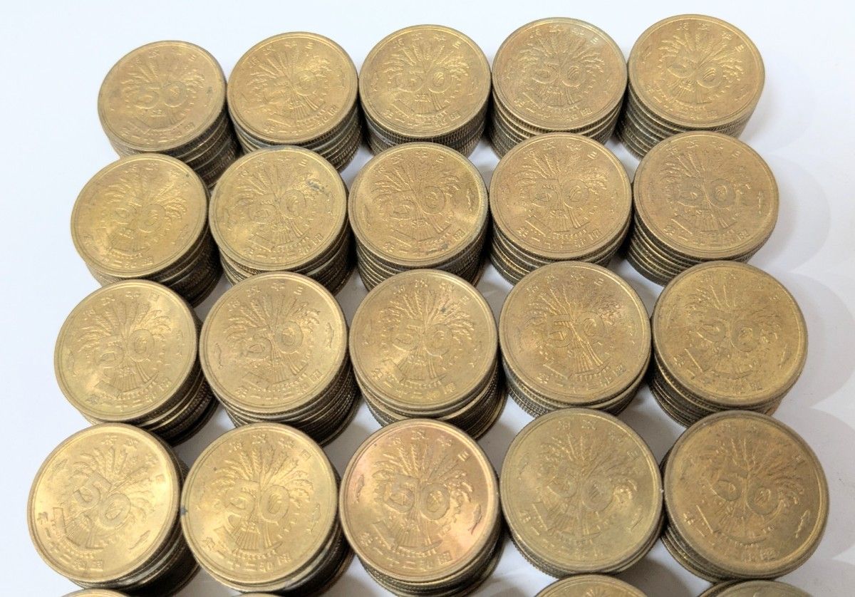 【古銭・旧貨幣・大量】大型50銭黄銅貨・鳳凰50銭銀貨 800枚以上 約3.9㎏ 値下げ【古銭・旧貨幣・大量】大型50銭 黄銅貨・鳳凰50銭 銀貨
