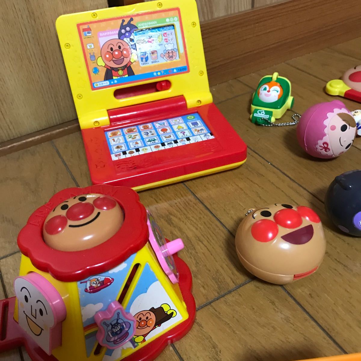 Paypayフリマ アンパンマン おもちゃ 働く車 パソコン ガチャガチャ Paypayフリマ アンパンマン おもちゃ 働く車 パソコン ガチャガチャ