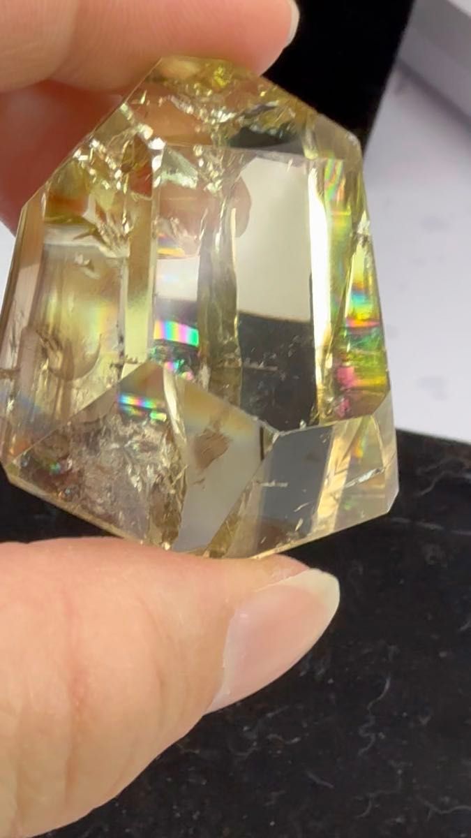 美しい超級彩虹光 天然石 黄色水晶