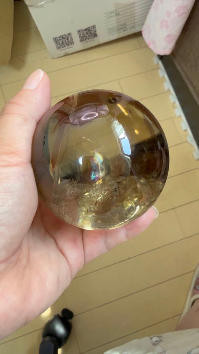 天然石 神様の指紋と虹の光が宿る、7.1cm大きなサイズ 黄水晶球(ブラジル産) 天然イエロークォーツボール